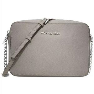 JET SET LARGE SAFFIANO LEATHER CROSSBODY IN PEARL GRAY/SILVER